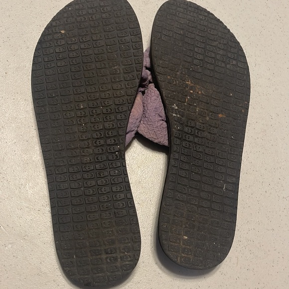 SANUK - Picture 5 of 7